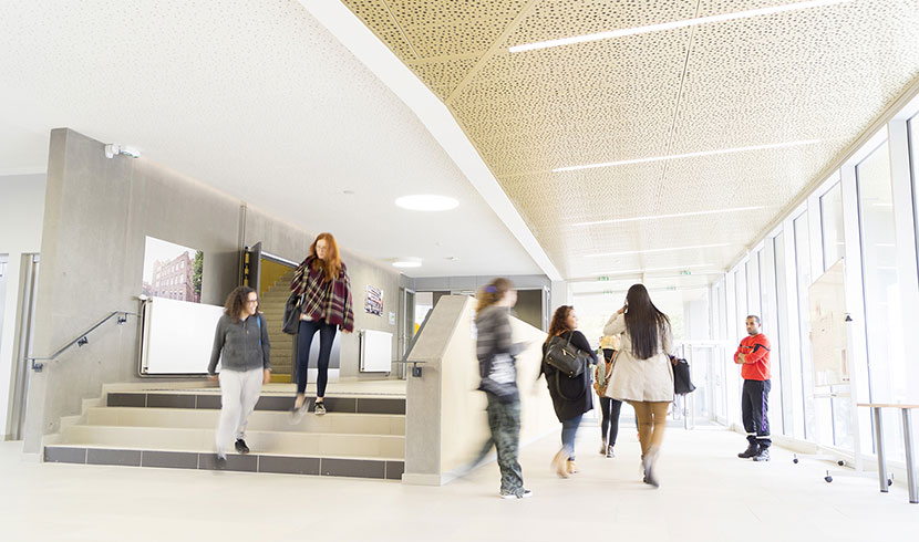 Étudiants couloirs - Campus Roubaix